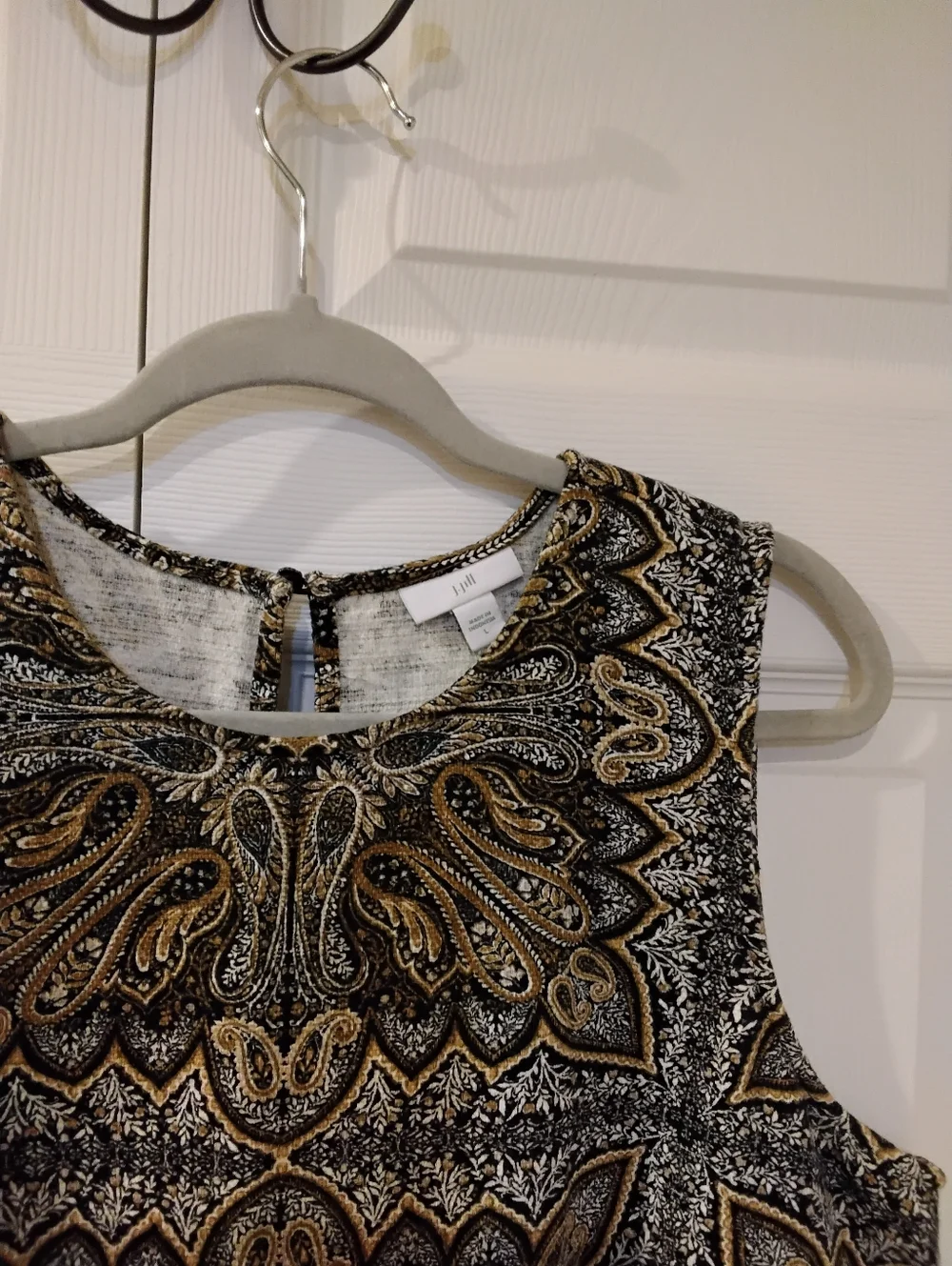 Beautiful Shift Dress - Picture 2 of 8